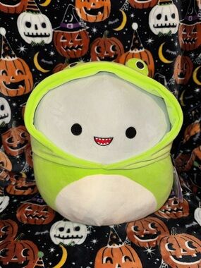 squishmellow Gordon in frog costume